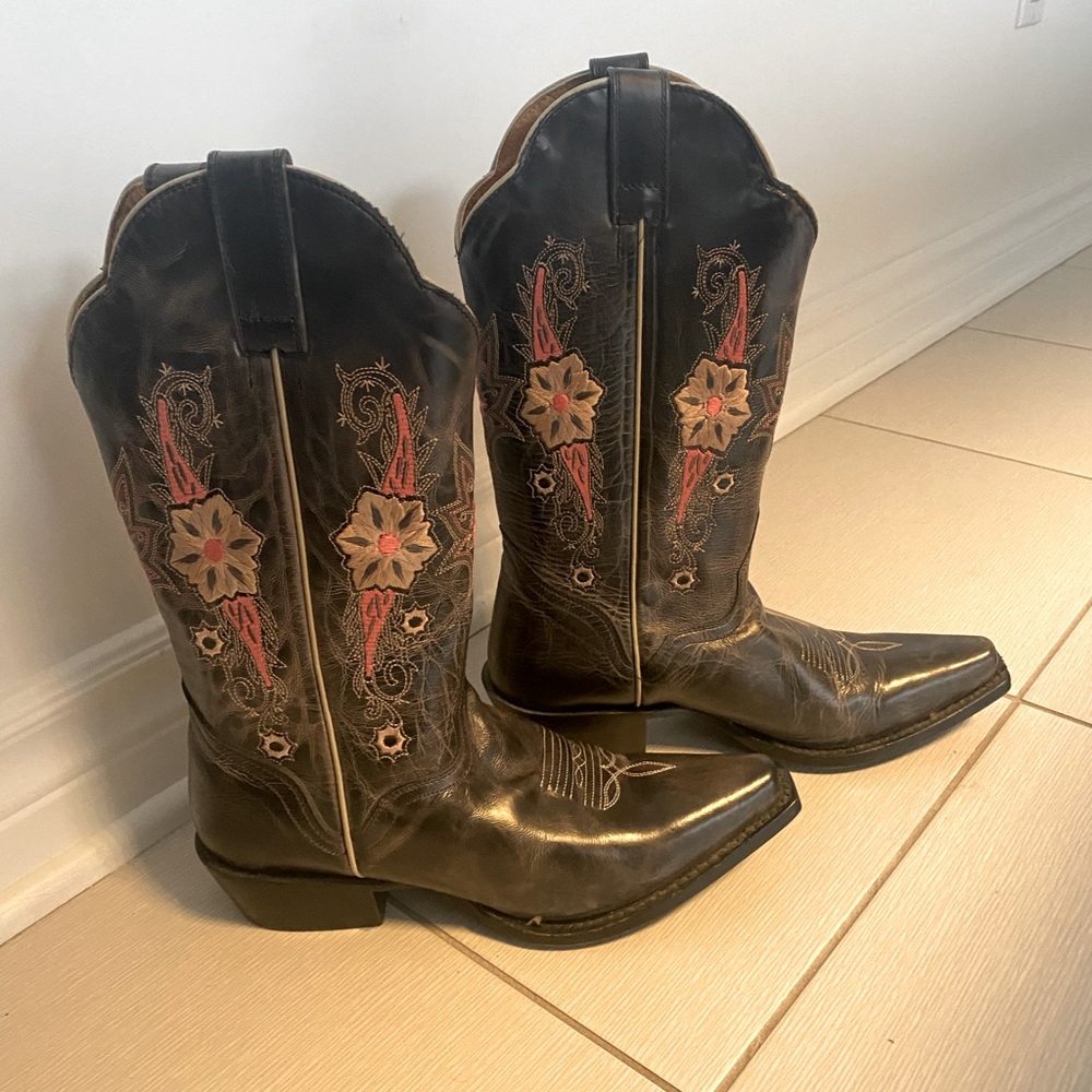 Cowboy boots, hand made. Worn once. Grey with pink embroidery. 7.5